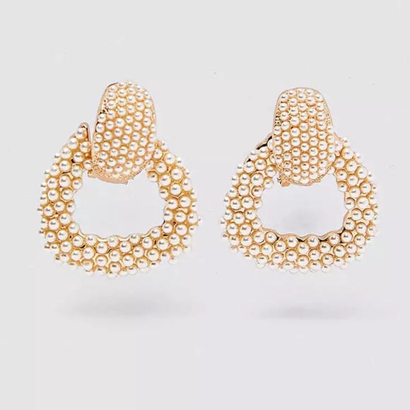 Zara Jewelry - NEW Pearl Gold Hoop Earring